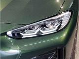 【LEDヘッドライト】先進のLEDテクノロジーを採用。放射される白色光の周波特性は太陽光に近く、バイキセノン・ヘッドライトを上回るコントラストで更に明るく輝きます!