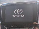 【メーカー純正9インチナビ】インテリアに溶け込むスタイリッシュな「専用設計」メーカー9インチナビを装備♪視認性や操作性など基本性能にも優れ、より上質なカーライフをお楽しみいただけます。