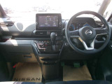 操作しやすい運転席廻り!操作パネルも使いやすい!!ドライブが楽しくなります!