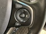 ハンドルにHondaセンシング系のクルーズコントロールやレーンキープアシストなどのスイッチが装備されています。ハンドルから手を離さず安全に操作できます。