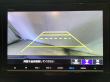 バックでの車庫入れも安心です! リアカメラが付いているバックモニター付のナビを装備しております。操作線もついており距離感も画面から確認できます。