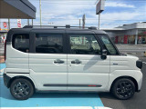 両側電動スライドドアです。乗り降りや荷物の積み下ろしに便利です。