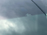 【プリクラッシュセーフティ】前方の車両等を検知し、衝突しそうな時は警報で注意を促し、ブレーキを踏む力をサポート。ブレーキを踏めなかった場合は衝突被害軽減ブレーキが作動、衝突回避をサポートします。