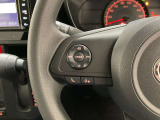 運転中、オーディオの操作をしてて、ハッとしたことはありませんか?ステアリングスイッチは、運転中でもハンドルでオーディオの操作が可能です。安全なドライブをサポートします。