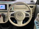 インテリアに合わせたデザインのステアリングは、運転される方のことも考え、運転しやすい形状、大きさです。是非一度、実際に触ってお確かめください。