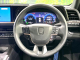 【純正革巻きステアリング】上質な革を使用することで、手にしっかり馴染みとても運転しやすいハンドルです♪