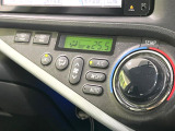 【オートエアコン】一度お好みの温度に設定すれば、車内の温度を検知し風量や温度を自動で調整。暑い&hellip;寒い&hellip;と何度もスイッチ操作をする必要はありません。快適な車内空間には必須の機能ですね♪