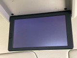 【フリップダウンモニター】大画面モニターで後席でもエンタメをお楽しみいただけます。小さなお子様にも大人気の装備です♪