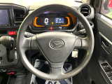 インテリアに合わせたデザインのステアリングは、運転される方のことも考え、運転しやすい形状、大きさです。是非一度、実際に触ってお確かめください。