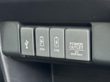 USBソケットと12V電源ソケットを設置しています。周辺機器の充電にご利用いただけます。