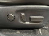 【パワーシート】電動でシートポジションの変更が可能です。手動式より細かくシート設定が可能ですのでより快適な姿勢でドライブを楽しんで頂けるでしょう。