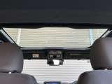 大型のガラスルーフ搭載で車内の解放感が一気にアップ!開放的なドライブをお楽しみいただけます。