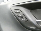運転席のシートポジションを記憶・再現できるメモリー機能を搭載しています。