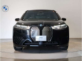 ☆BMWの代名詞とも言える【キドニーグリル】一目見ただけでBMW車であると認識できる確固たるアイコンとして存在感を放ちます☆
