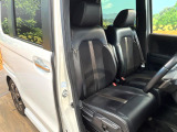 運転席シート廻りは使用感も少なく、良好な状態となっています。丁寧に使われていたことがよくわかりますね。