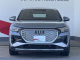 Audiの象徴であるシングルフレームグリルをよりワイドで低くシャープなデザインとすることでワイド&ローのフォルムを協調しています。