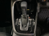「e:HEV」は、モーター走行を中心にしながら電気エネルギーやエンジン動力を最も効率よく使い分けることができる賢いハイブリッドシステムです。サイドブレーキはスイッチ操作の電子制御パーキングブレーキです
