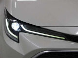 LEDヘッドランプには「オートマチックハイビームシステム」を搭載。夜間走行時にハイビームで走行可能と判断した場合、ロービームとハイビームを自動的に切り替え、前方視界確保をアシストします。