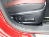 パワーシート搭載。微妙な調整が手軽にでき、ピッタリのポジションで運転することが可能です。