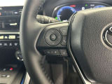 運転中、オーディオの操作をしてて、ハッとしたことはありませんか?ステアリングスイッチは、運転中でもハンドルでオーディオの操作が可能です。安全なドライブをサポートします。