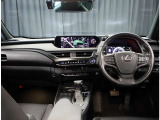 デザインもよく、居心地のよい運転席ですね。分かりやすいスイッチ類ですから操作もしやすく運転をサポートします。