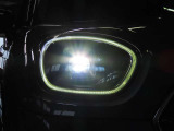 LEDオートヘッドライト&フォグライトを搭載しております。前方を明るく照らし夜間走行時に非常に重宝いたします。