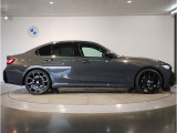 BMWでは重量配分にもこだわりがあり、FRモデルでは50:50とFFモデルでも60:40と前後の重量バランスにこだわり、軽快なハンドリングを実現しております。