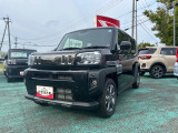 当店は高柳交差点の角にあります。大きなダイハツの赤い看板が目印です。