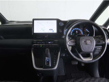 スイッチ類やメーター類を見やすく配置した、直感的で扱いやすいインパネ。初めて運転される方でも、迷わず操作出来る安心設計です。