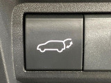 【パワーバックドア】スマートキーや運転席のボタンを押すだけでリアゲートが自動で開閉します!荷物を持っている時や、高い位置にあるバックドアを閉める際に便利な機能です♪