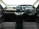 ◆インテリアパネル◆視界広々で非常に運転しやすくロングドライブでも疲れを感じさせないすっきりとまとまったインパネ周りです。