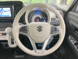 インテリアに合わせたデザインのステアリングは、運転される方のことも考え、運転しやすい形状、大きさです。是非一度、実際に触ってお確かめください。
