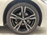サービスにはドイツ本国と同様に教育と訓練を受け、BMWを知り尽くした「マイスター」が数多く在籍しております。360度による納車前点検整備で、お客様に安心と安全をお届けいたします。