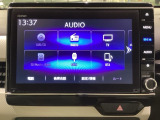 ナビゲーションはフルセグTV、インターナビ対応のGathers純正メモリーナビを搭載しています。Bluetoothオーディオ機能がありますので、スマートフォンなどの音楽も再生できます。