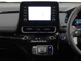 デイスプレイオーディオを装備。スマホとクルマをつなぐことで、いろんなサービスが楽しめます。(AppleCarplay/AndroidAuto 対応)