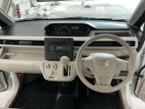 【前方視界】開放的な前方視界!運転がしやすく疲れにくいです♪窓が大きく、見通しがとっても良いおクルマですよ♪