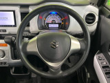 インテリアに合わせたデザインのステアリングは、運転される方のことも考え、運転しやすい形状、大きさです。是非一度、実際に触ってお確かめください。