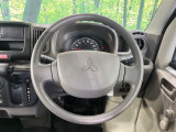 インテリアに合わせたデザインのステアリングは、運転される方のことも考え、運転しやすい形状、大きさです。是非一度、実際に触ってお確かめください。