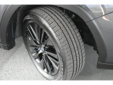 タイヤサイズは225/55R18です