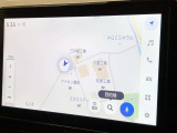 最新の情報を用いながら目的地検索などができます。状況により有料になります。