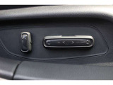 運転席8way/助手席4wayパワーシートを装備。きめ細かなポジション調整が可能です。