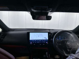 落ち着いたカラーの内装で、ゆったりと運転したい方に。