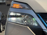 【LEDヘッドライト】とっても明るいLEDヘッドライトが装着されているので、夜の運転も明るく安全です。