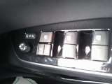 運転席から全てのドアの窓を操作できます!