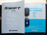 ブルーのスマートキーをセットでご用意しました。取扱説明書、メンテナンスノート付で安心。