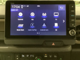 ナビゲーションはフルセグTV、インターナビ対応のGathers純正メモリーナビを搭載しています。Bluetoothオーディオ機能がありますので、スマートフォンなどの音楽も再生できます。