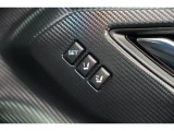 運転席のシートポジションメモリー機能は、登録済みの運転者と交代しても、シートポジションの変更の手間がかかりません。