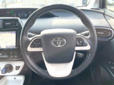 インテリアに合わせたデザインのステアリングは、運転される方のことも考え、運転しやすい形状、大きさです。是非一度、実際に触ってお確かめください。