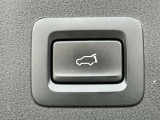 【パワーバックドア】ワンタッチでバックドアが開き、閉める場合もワンタッチで操作可能で便利性UPです☆運転席からも、スマートキーからの操作も可能です♪