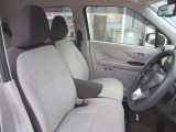 乗り降りしやすい運転席&フロアマット付き♪◎掲載後すぐに販売が決まってしまう場合もございますのでご来店前にお電話でご予約を頂ければ幸いです。